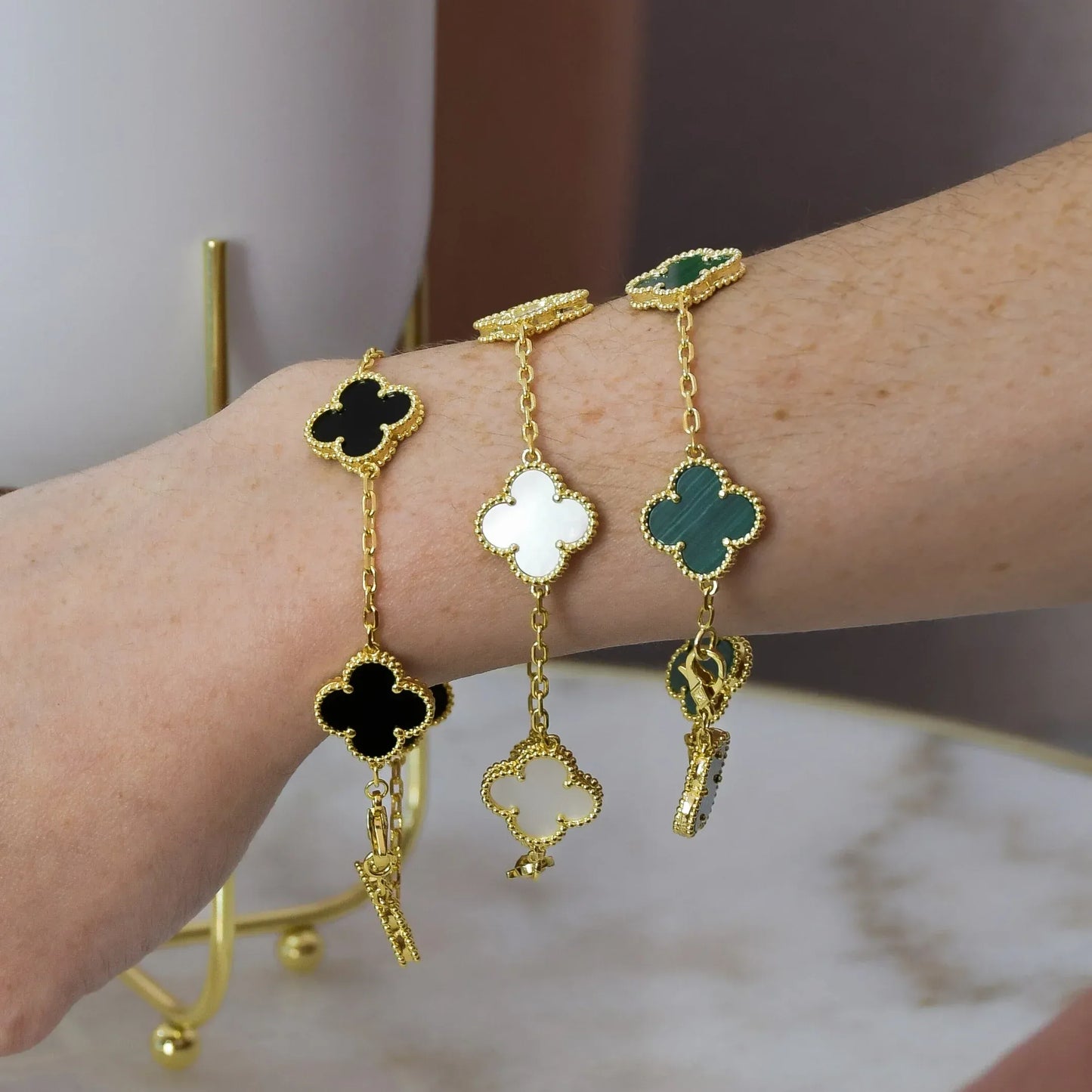 Pulsera Trébol Van Cleef Bañada en Oro – Caja de Regalo Gratis